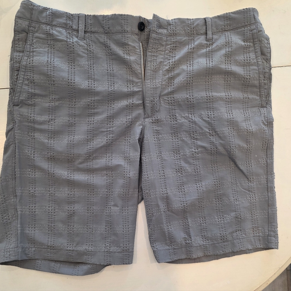 Tommy Bahama  On The Green 10-Inch Golf Shorts, Grey
